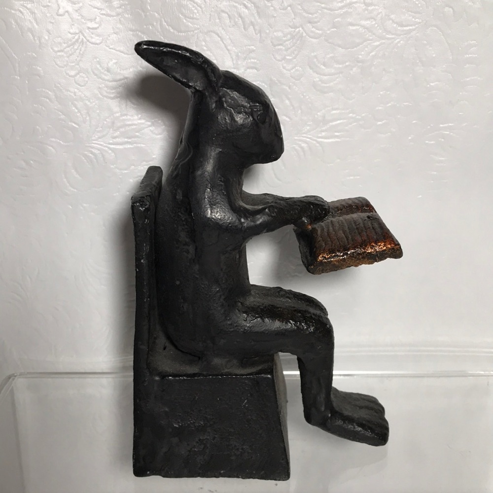 San Pacific Intl SPI Brand Vintage Cast Iron Bunny Rabbit Book End Figurine